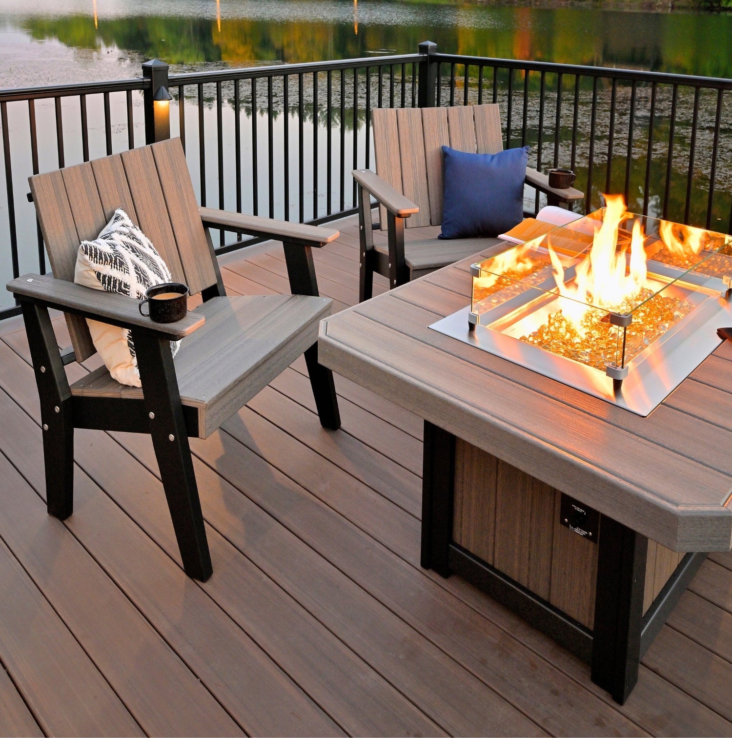 LuxCraft Urban Chat Chair